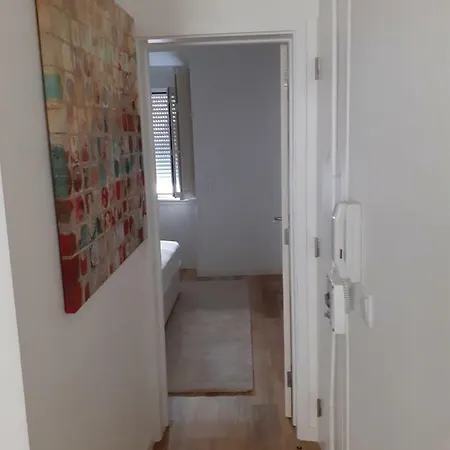 Cozy New In Arroios Lisbon